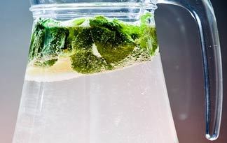 Bild: Wasser im Glas (kalkhaltig)
