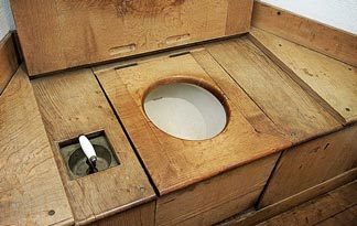 Bild: Plumpsklo (Alte Toilette)