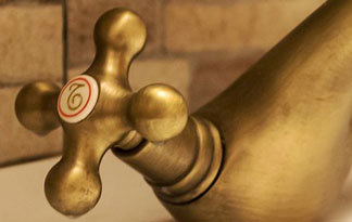 Bild: Waschbecken-Armatur (Badezimmer)