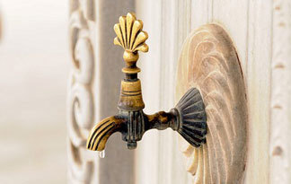 Bei einer Unterputz-Armatur werden alle Leitungen und Rohre direkt in der Wand verbaut Bild: Unterputz-Armatur für die Badewanne (Badezimmer)