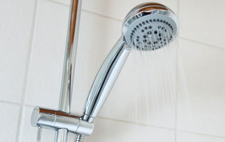 Bild: Duschstange mit Handbrause (Badezimmer)