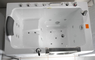 Bild: Eine Sitz-Badewanne von oben betrachtet