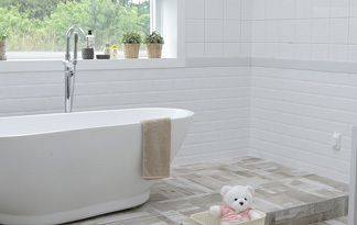 Bild: Freistehende Badewanne (Familien-Badezimmer)