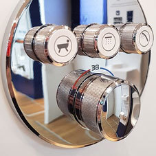 Unterputz-Armaturen wirken sehr hochwertig und modern Bild: Unterputz-Armatur für die Badewanne