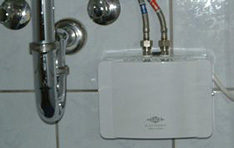 Bild: Durchlauferhitzer unterm Waschbecken
